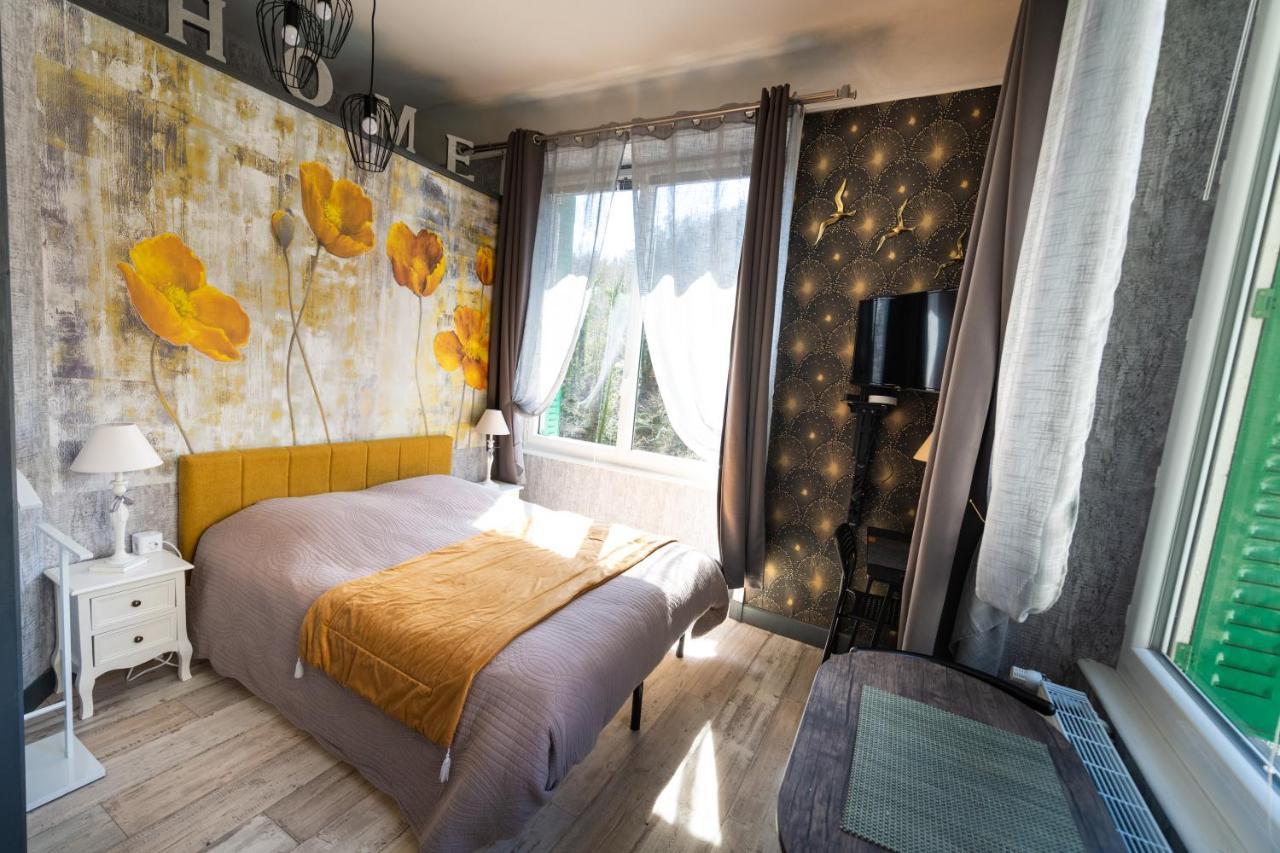 Studio Malou, Cuisine, Salle D'Eau, Terrasse Amenagee Olliergues Exterior foto