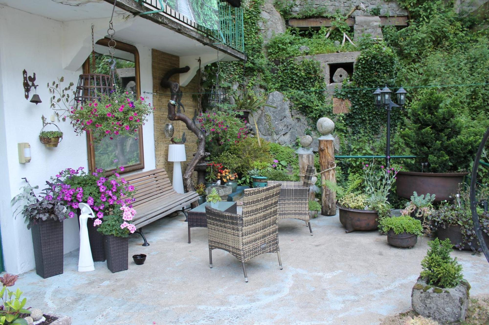 Studio Malou, Cuisine, Salle D'Eau, Terrasse Amenagee Olliergues Exterior foto