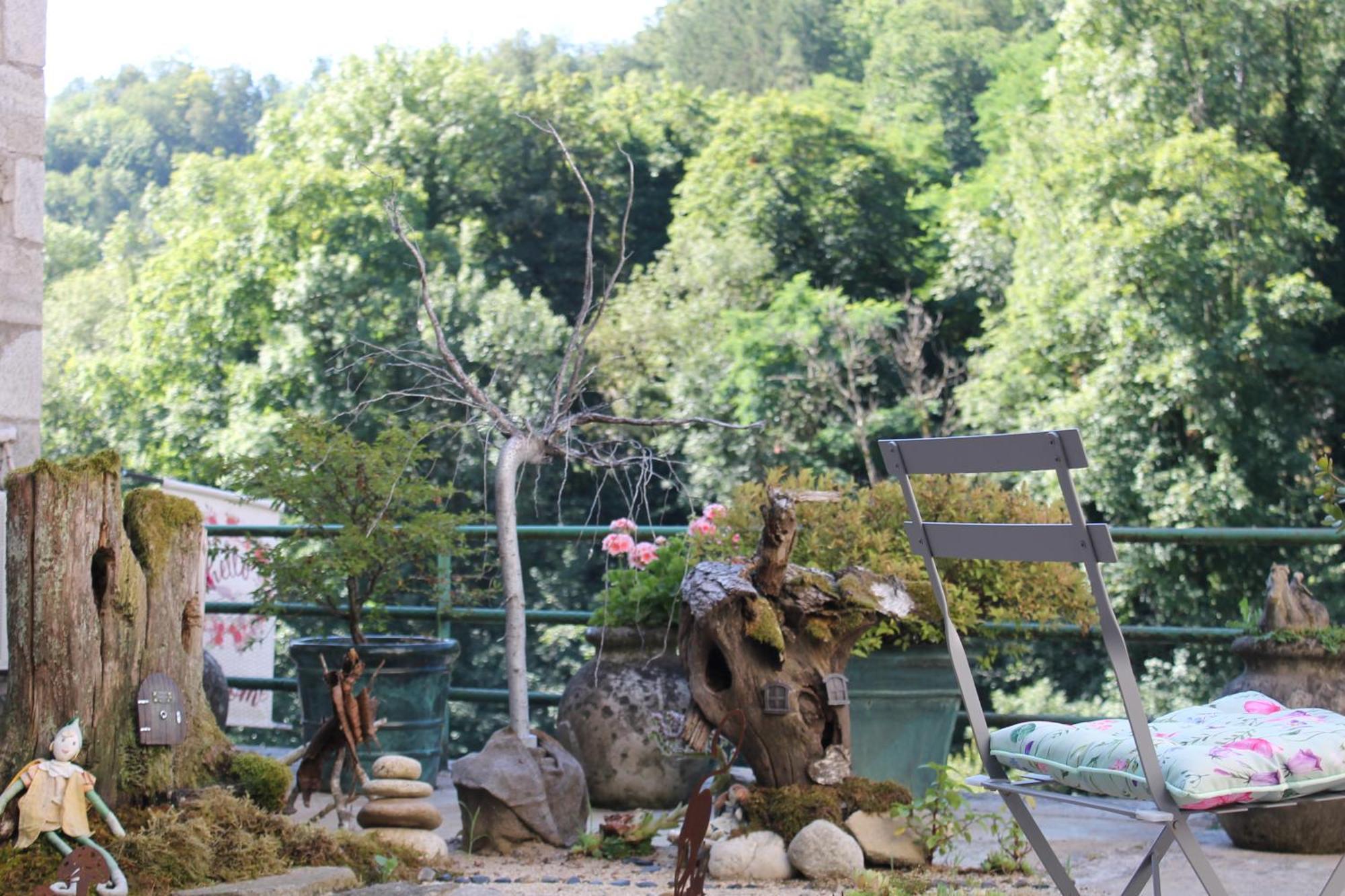Studio Malou, Cuisine, Salle D'Eau, Terrasse Amenagee Olliergues Exterior foto