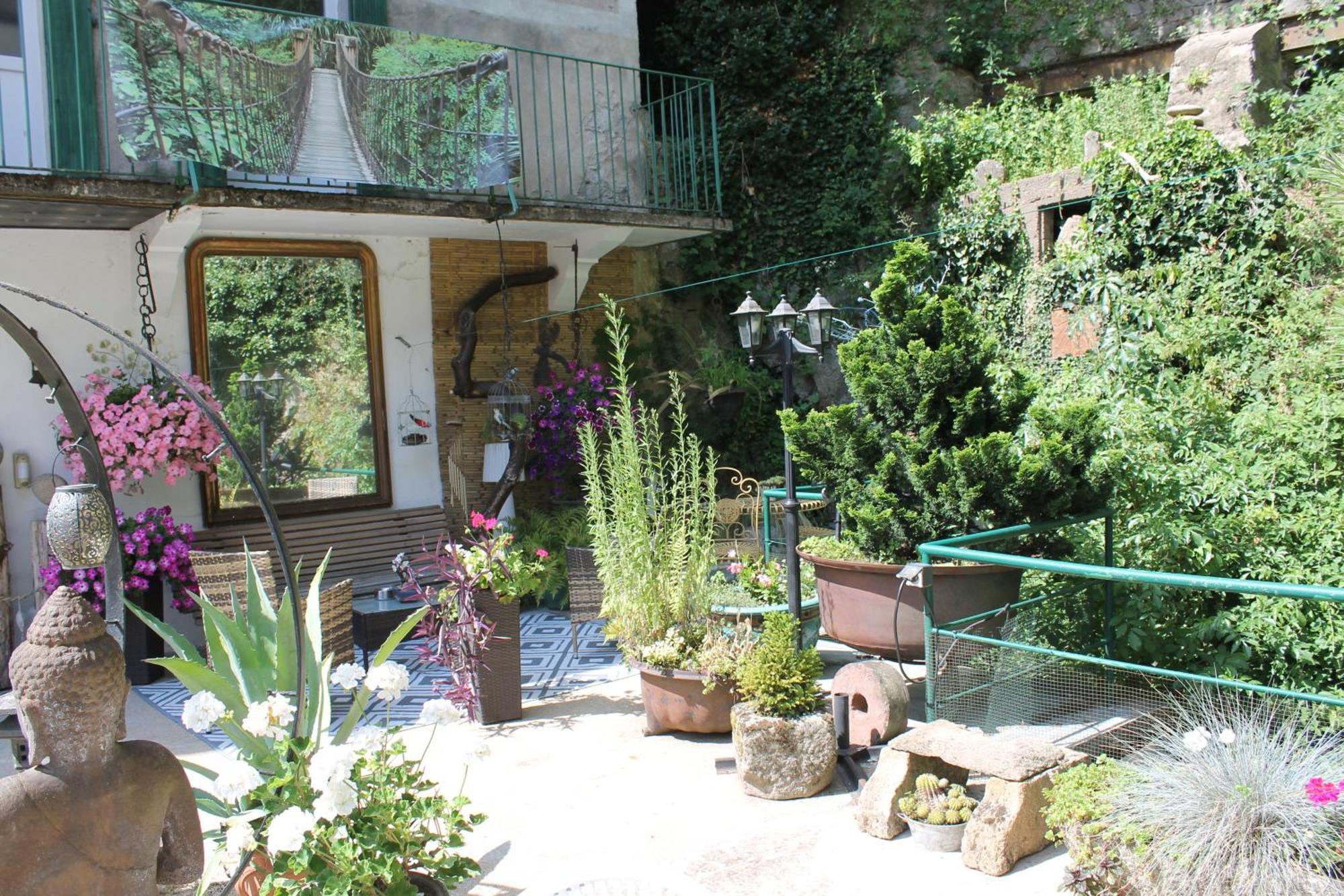 Studio Malou, Cuisine, Salle D'Eau, Terrasse Amenagee Olliergues Exterior foto