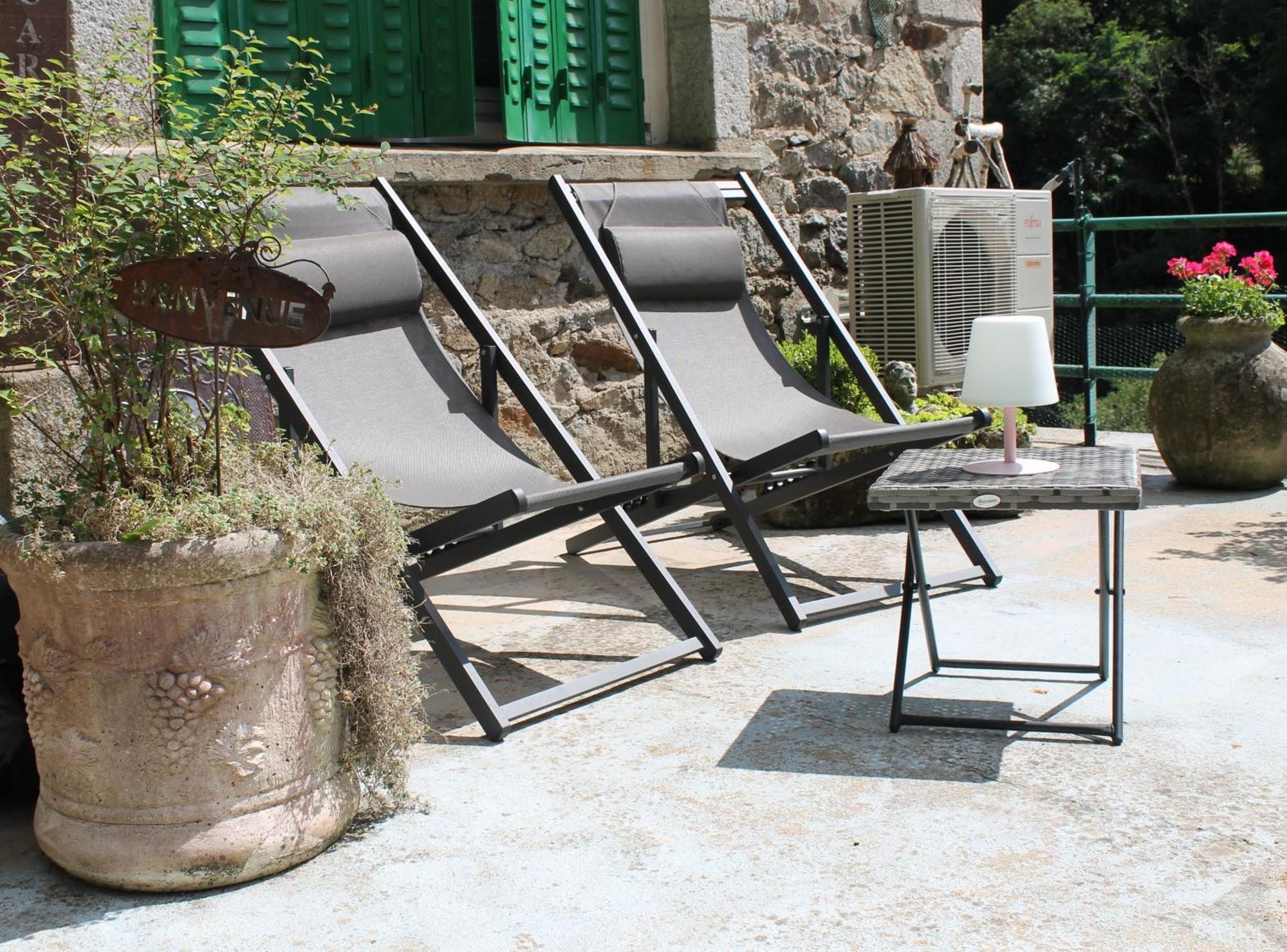 Studio Malou, Cuisine, Salle D'Eau, Terrasse Amenagee Olliergues Exterior foto